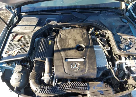 2015 Mercedes-Benz C 300 Luxury 4Matic из США, поврежденный, VIN 55SWF4KB3FU087920